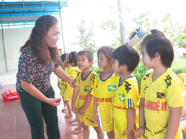 Người đi xây trường chuẩn